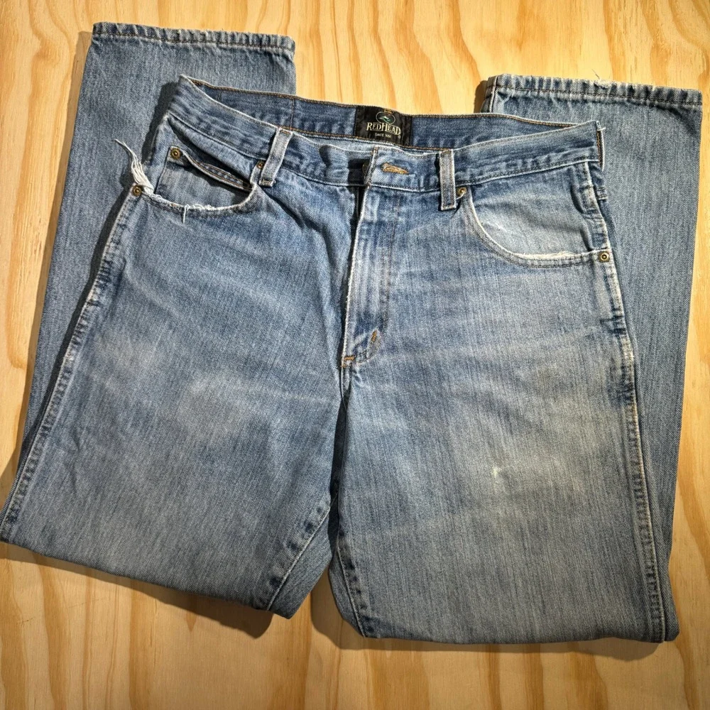 RedHead Men's Classic Fit Medium Wash Distressed Denim Jeans Waist 33